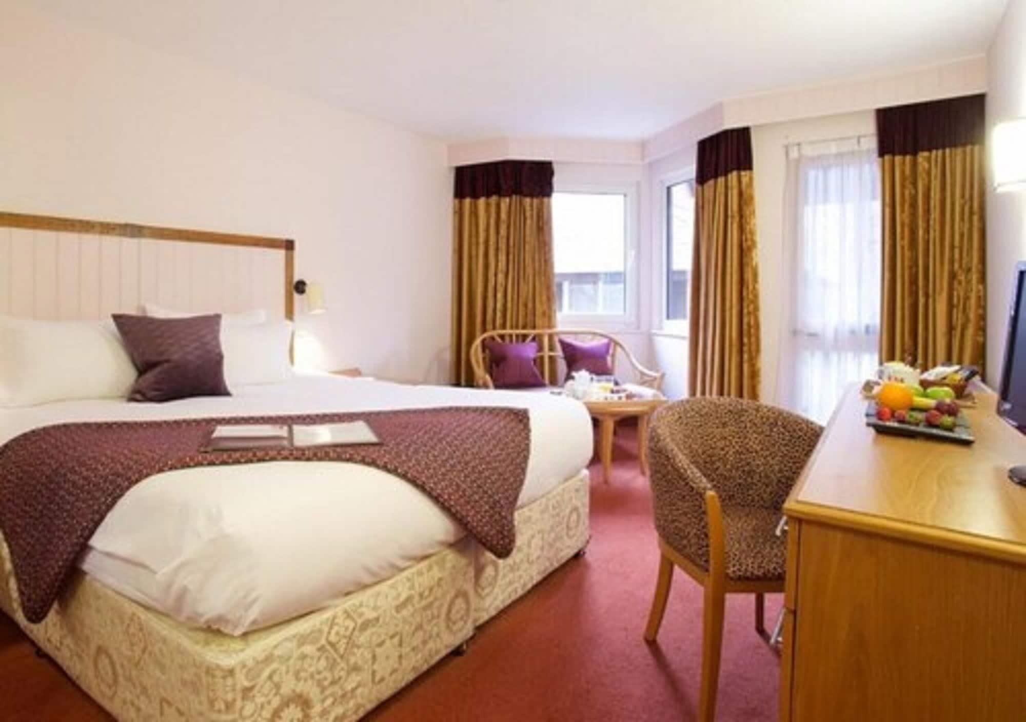Marwell Hotel Winchester South Exterior photo